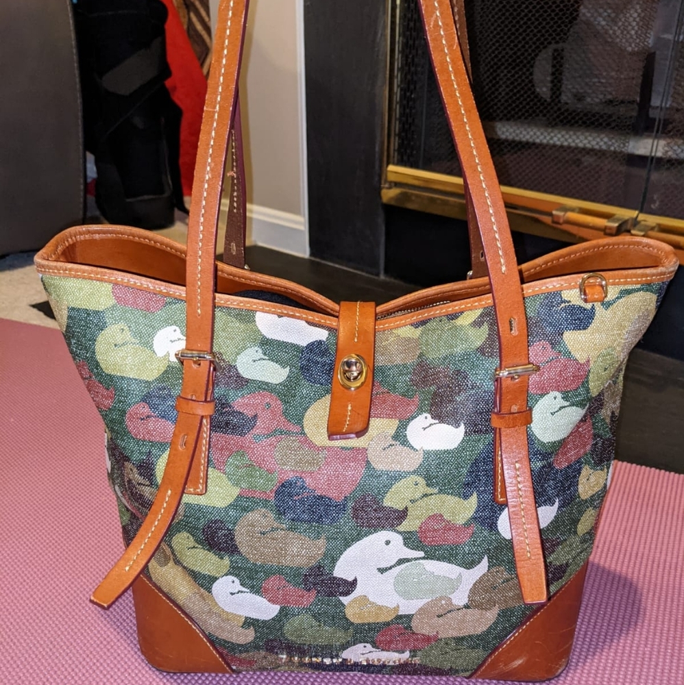 Authentic Dooney & Bourke Leather Tote Bag.